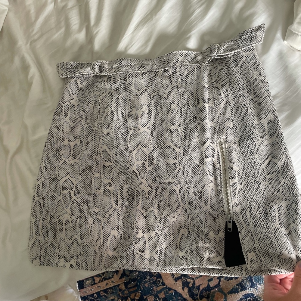 Free People snake print zip midnight magic mini skirt size 8 / M